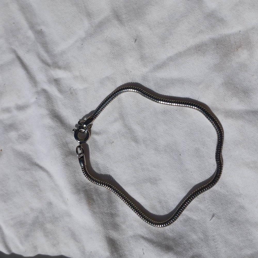 Silvertone snake chain/rat tail bracelet.
